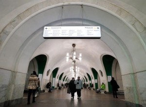 В Москве арестовали мужчину после предложения девушке и «ужина» в метро