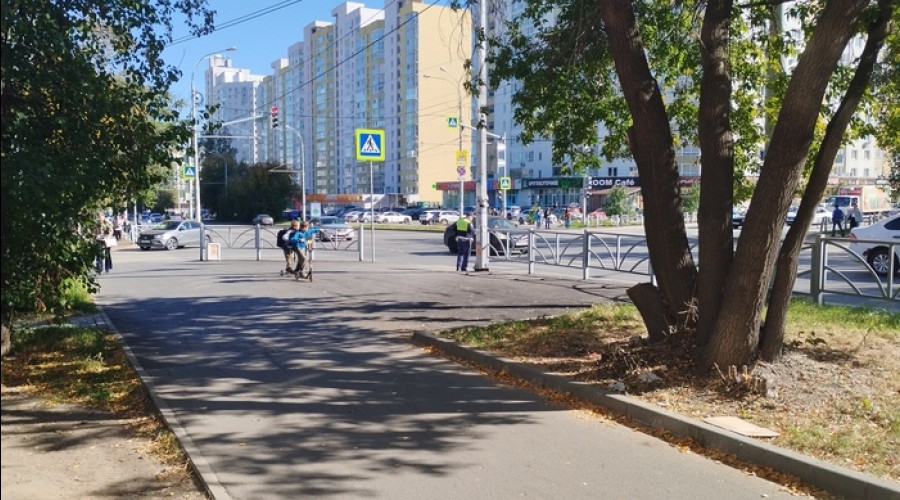 Мужчина на электросамокате сбил 12-летнего школьника в районе Южного автовокзала