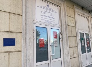 В поликлиниках Екатеринбурга вновь образовались многочасовые очереди