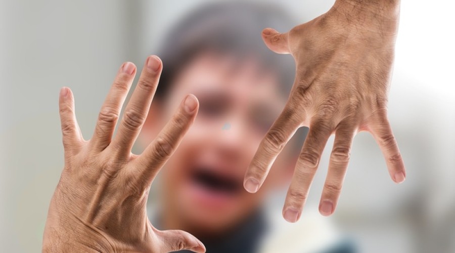 Ударившего девочку в свердловской школе учителя ранее уже обвиняли в насилии