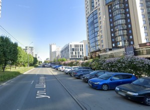 Стоящая в пробках улица в центре Екатеринбурга может стать односторонней