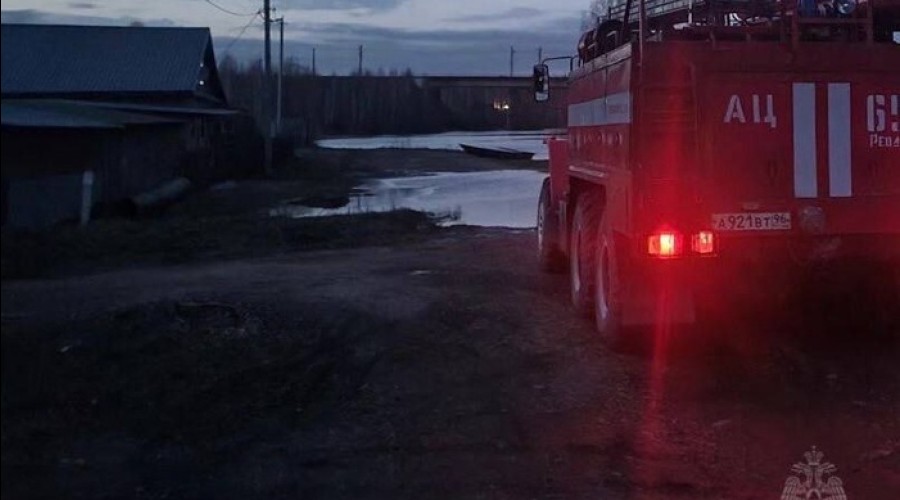 Вблизи Екатеринбурга затопило посёлок