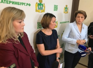 Губернатор Паслер перевозит в Екатеринбург политиков