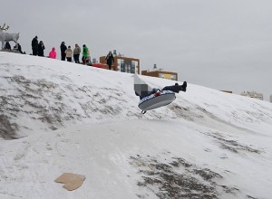 В Екатеринбурге ребёнок на «бублике» снес пенсионерку