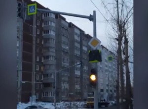 В Екатеринбурге появился опасный светофор, который сломал мозг водителям и пешеходам