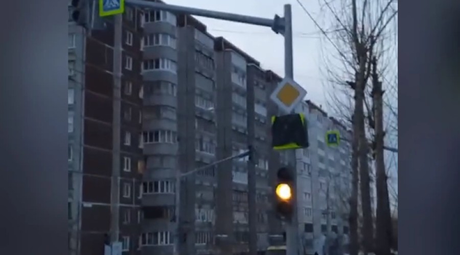 В Екатеринбурге появился опасный светофор, который сломал мозг водителям и пешеходам
