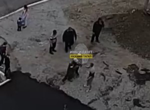 В Свердловской области дорожные рабочие побили прохожего, который испортил свежий асфальт