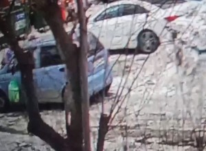  В Екатеринбурге мусоровоз отомстил автохаму. Что он сделал?