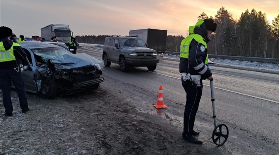 Водитель умер за рулем во время движения по ЕКАД