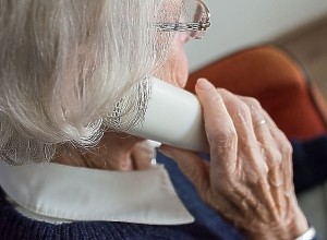 Свердловчанке по телефону пригрозили изъятием средств, а она перевела всё сама