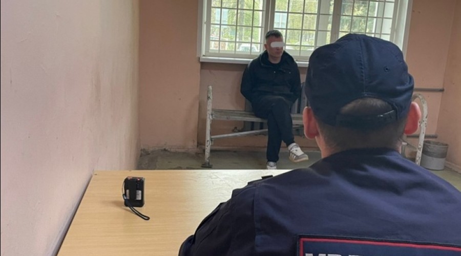 Зарезавший бывшую девушку у офиса банка на Уралмаша получил 9 лет колонии и попросился на СВО