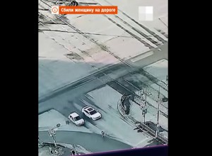 Женщина попала в Екатеринбурге под два автомобиля сразу