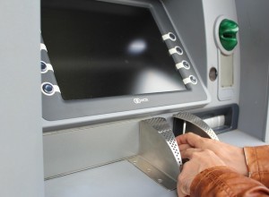 В России вступят в силу новые правила снятия наличных денег через банкоматы