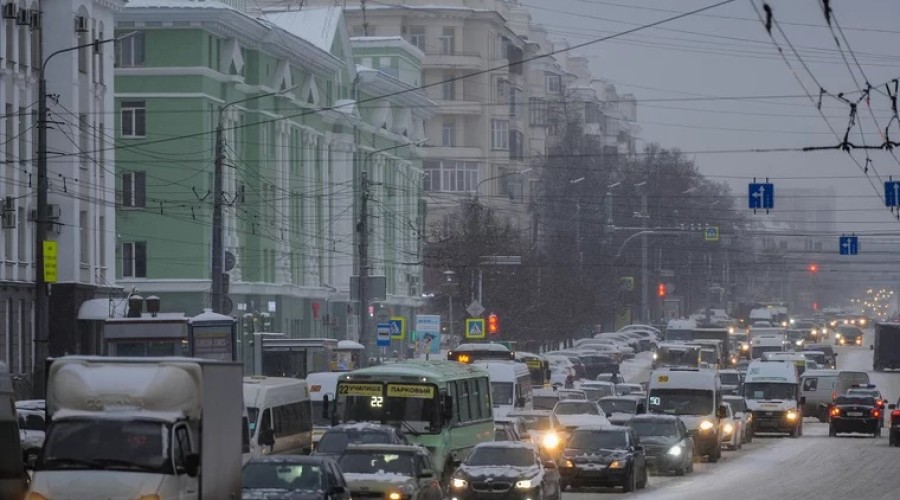 В Челябинске образовались 10-балльные пробки.