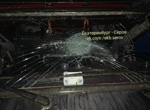 На Серовском тракте дети с моста разбивают стекла движущимся внизу автомобилям