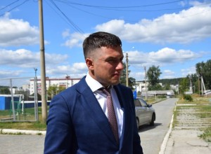 Свердловский депутат-гонщик едва не сгорел в машине