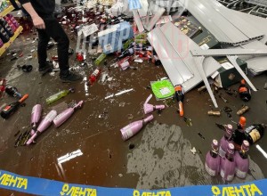 В екатеринбургской «Ленте» установили виновных в обрушении стеллажа с алкоголем