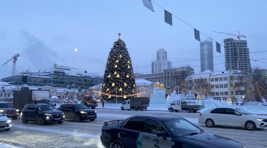 Мэрия Екатеринбурга не стала отменять сельхозярмарку на площади 1905 года