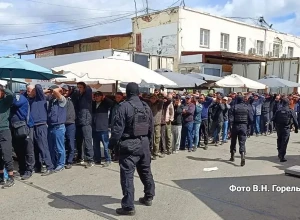 Нелегальных мигрантов нашли на овощебазе Екатеринбурга