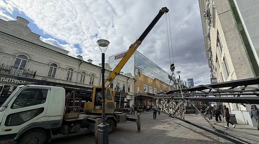 В Екатеринбурге продают за полмиллиона болты от медиаэкрана на Вайнера