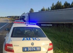 Дальнобойщик, двигаясь по Пермскому тракту, умер прямо за рулем