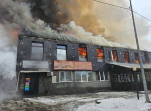 Площадь пожара составила 2000 «квадратов»: в Нижнем Тагиле загорелся клуб