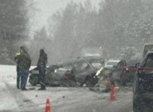 Два человека погибли: под Первоуральском на трассе «Ока» влетела в фургон