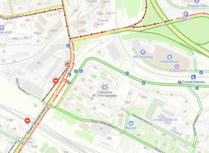 Возле концерна «Калина» образовалась километровая пробка из-за массовой аварии перед мостом