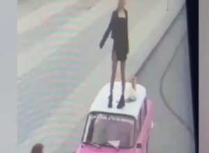 В центре Екатеринбурга разгромили розовый «Иж»